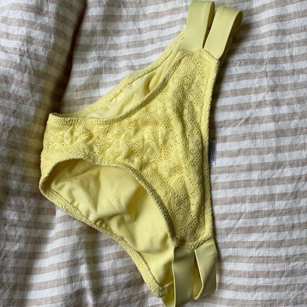 Yellow Bikini - Picture 5 of 5